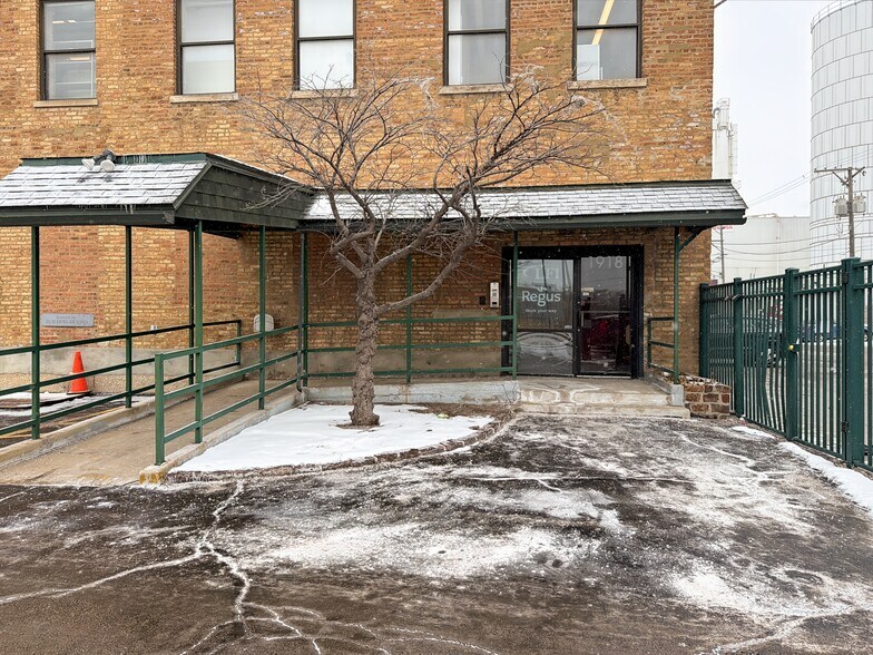 More Photos Of 1918 N Mendell St, Chicago Coworking Space