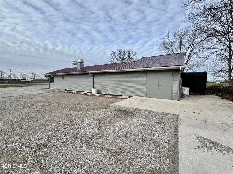 More Photos Of 404 W Vine St, Edgerton Restaurant For Sale