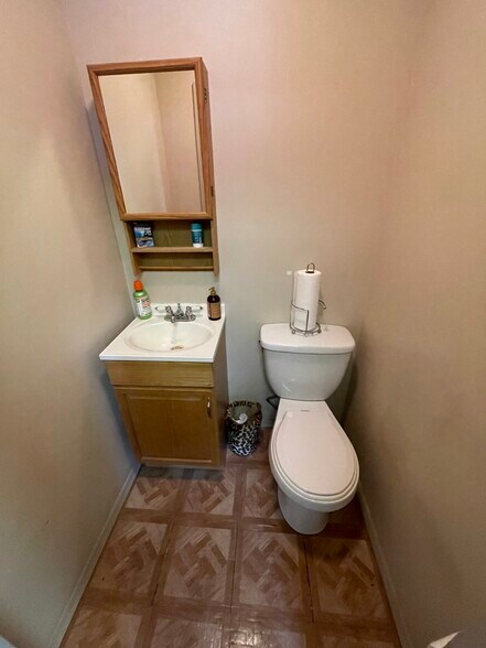 More Photos Of 2504 Grand Ave, Baldwin Office For Sale