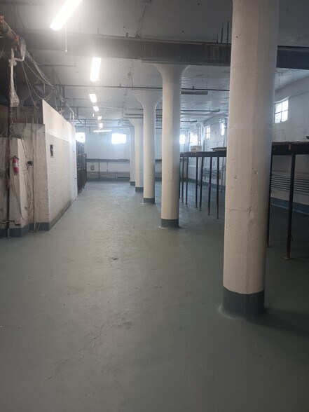 More Photos Of 6103 Strickland Ave, Brooklyn Warehouse For Lease