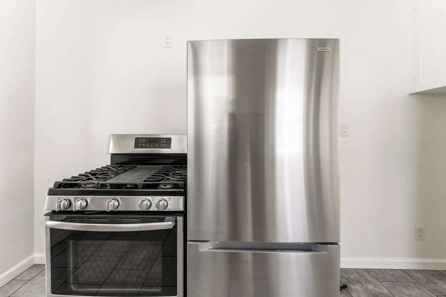 More Photos Of 1047 W 7th St, San Pedro Multifamily For Sale
