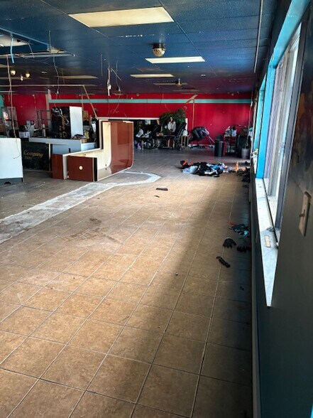 More Photos Of 4500 Commercial Way, Spring Hill General Retail For Lease