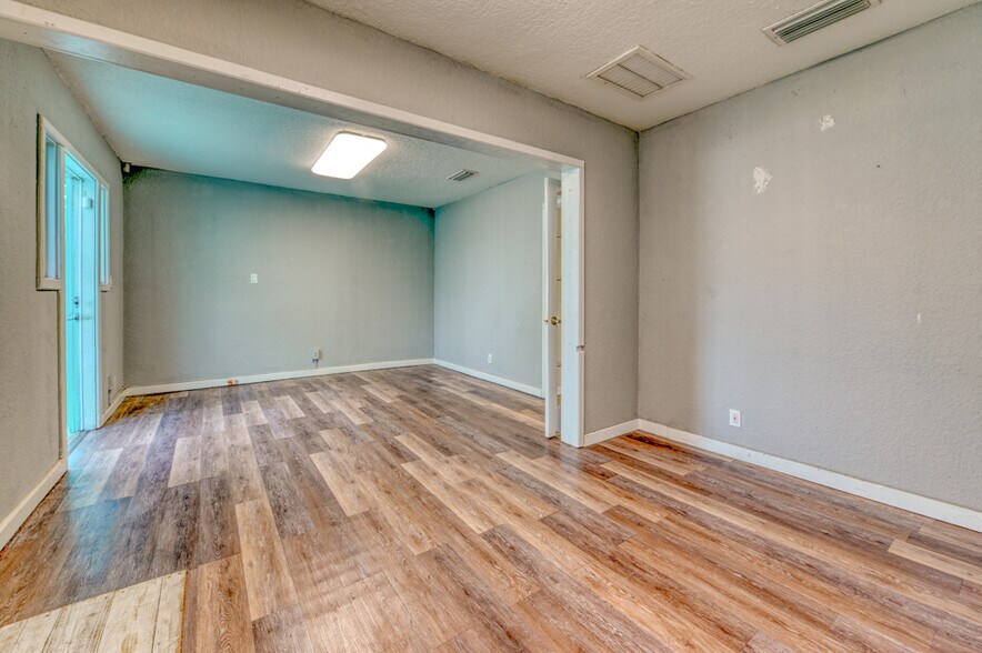 More Photos Of 1328 3rd St N, Jacksonville Beach Office For Lease