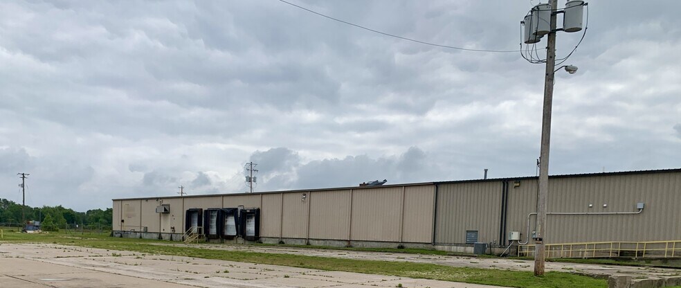 More Photos Of 5725 Howard Bush Dr, Neosho Distribution For Lease