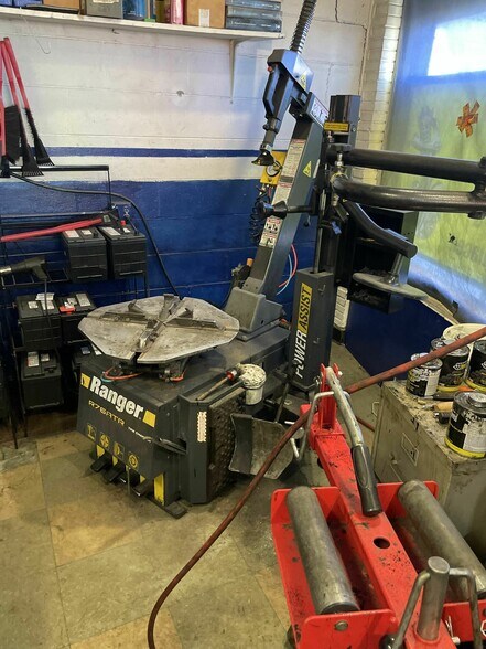 More Photos Of 635 Burnham Ave, Calumet City Auto Repair For Sale