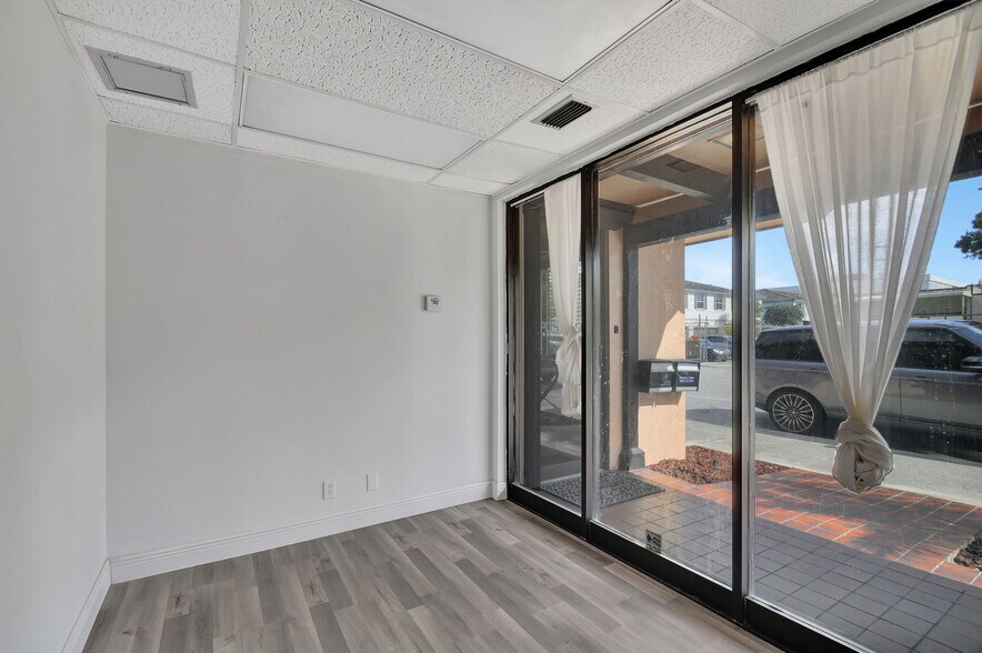 More Photos Of 101 N J St, Lake Worth Office For Lease