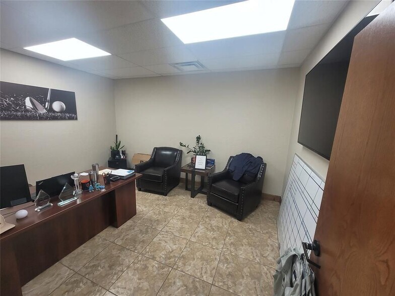 More Photos Of 912 Messenger Ln, Moore Warehouse For Sale