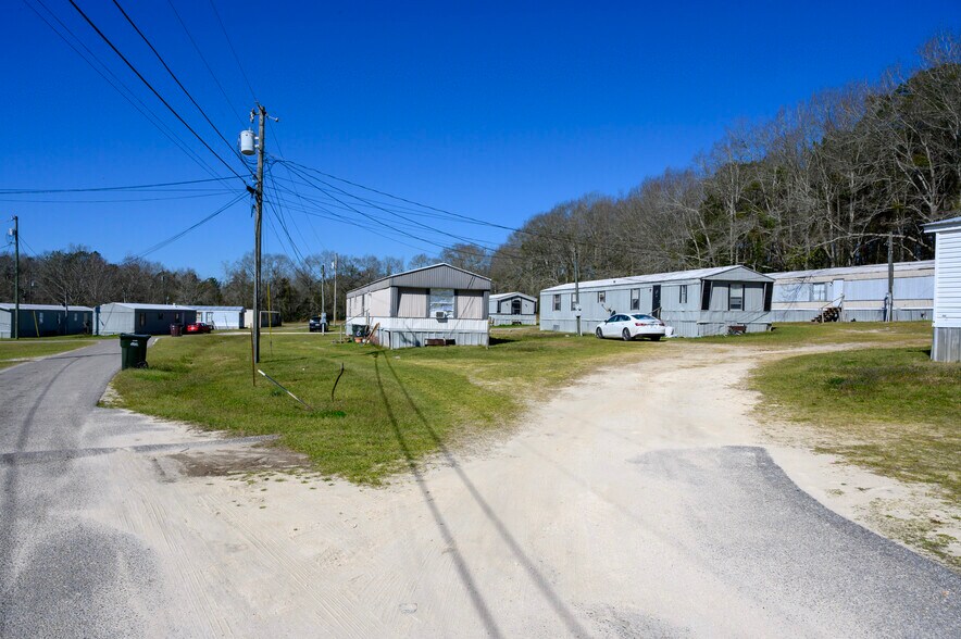 More Photos Of 100 Lunsford Cir, Opp Manufactured Housing Mobile Home Park For Sale