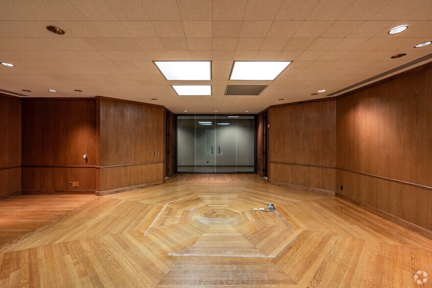 More Photos Of 100 N Broadway St, Wichita Office For Lease