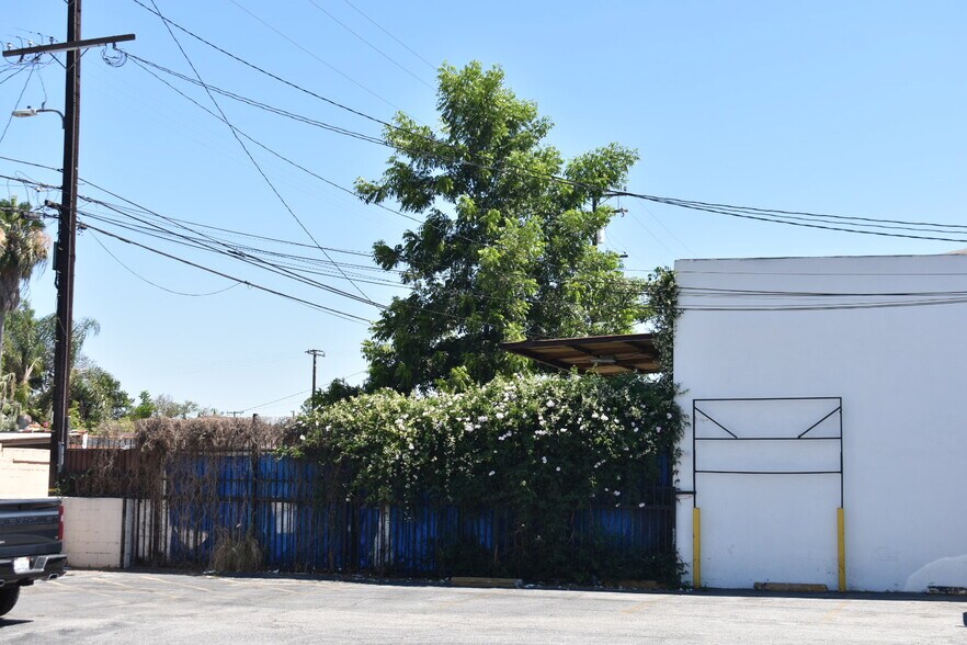 More Photos Of 6904 Atlantic Ave, Bell Storefront For Sale