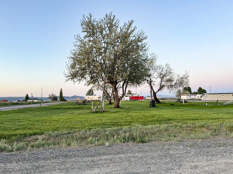 More Photos Of 87275 County Hwy 9-28, Christmas Valley Hotel For Sale