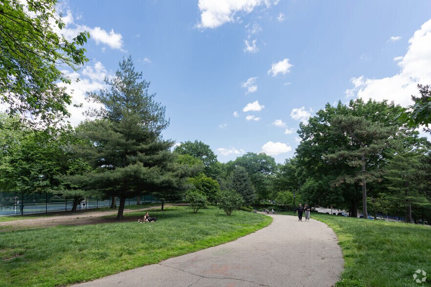 More Photos Of 74 Dekalb Avenue, Brooklyn Apartments For Lease