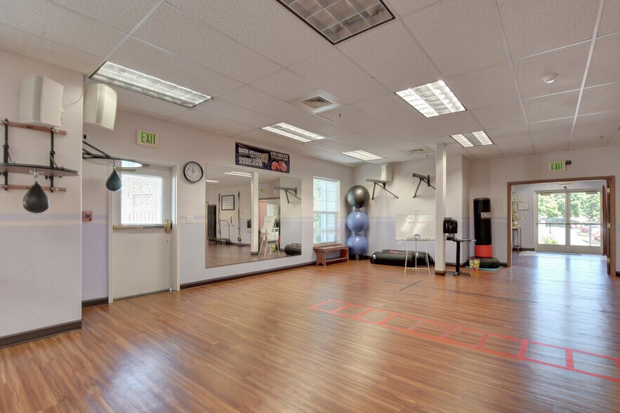 More Photos Of 905 Skylark Pl, Ashland Medical For Sale