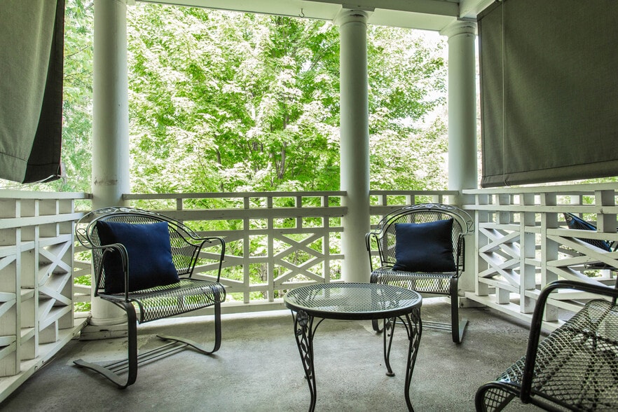 More Photos Of 116 E 46th St, Kansas City Hospitality For Sale