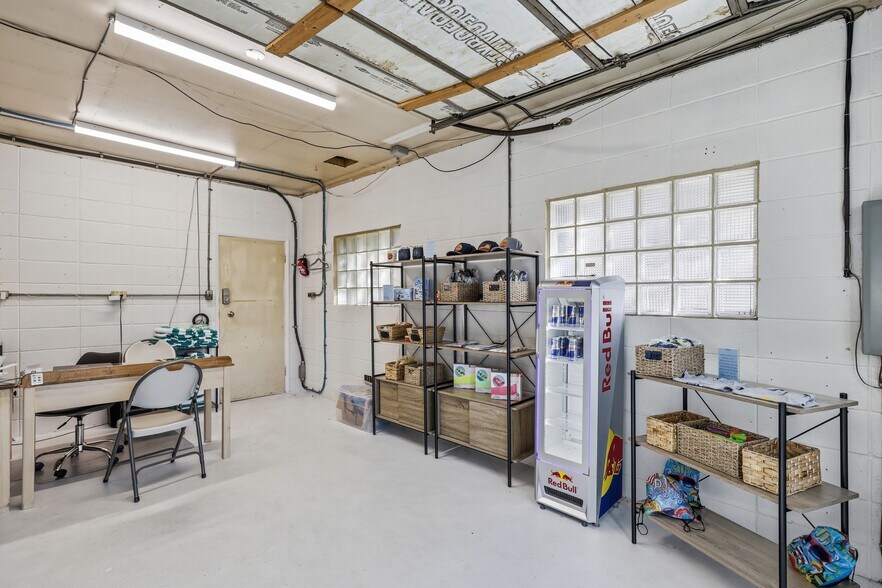 More Photos Of 7001 Savona Access Rd, Thompson-Nicola Hotel For Sale