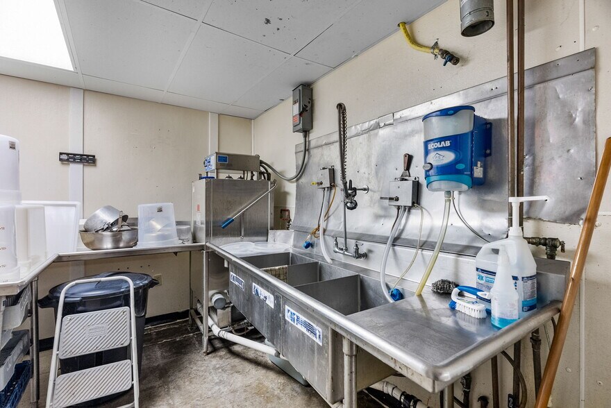 More Photos Of 3801 Happy Bend Rd, Atkins Restaurant For Sale