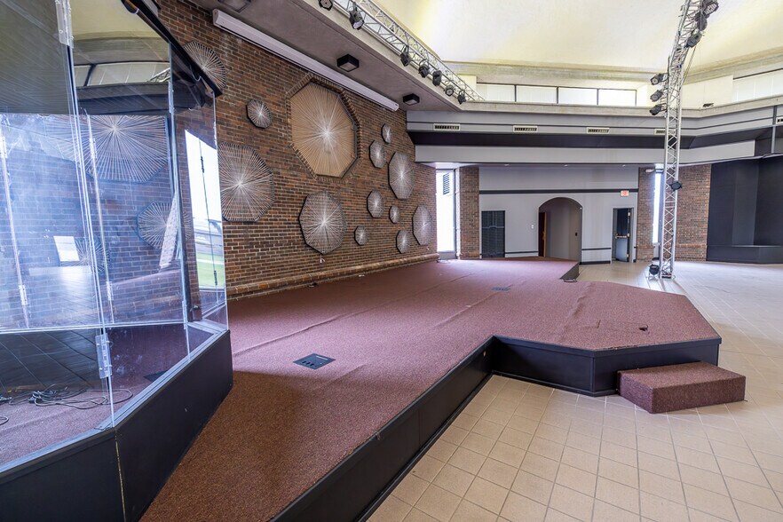 More Photos Of 800 SW 150 Hwy, Lee's Summit Office For Sale