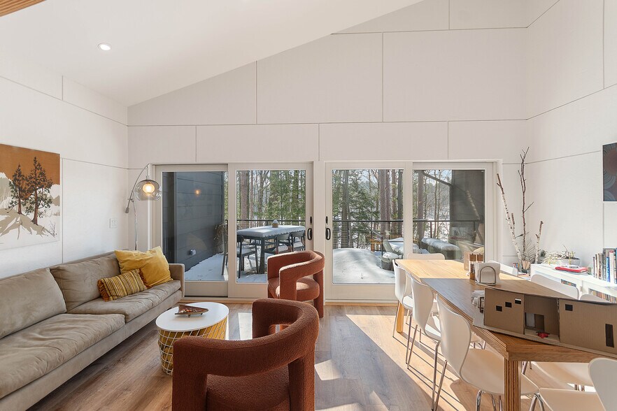 More Photos Of 7103 Lake View Rdg, Lake Ann Hospitality For Sale