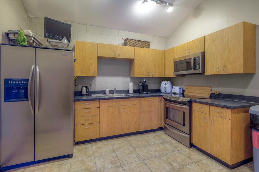 More Photos Of 8880 Ballentine St, Overland Park Office For Sale