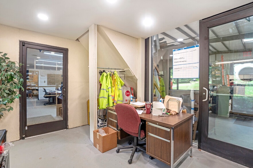 More Photos Of 3795 Evans Rd, Cumming Warehouse For Lease