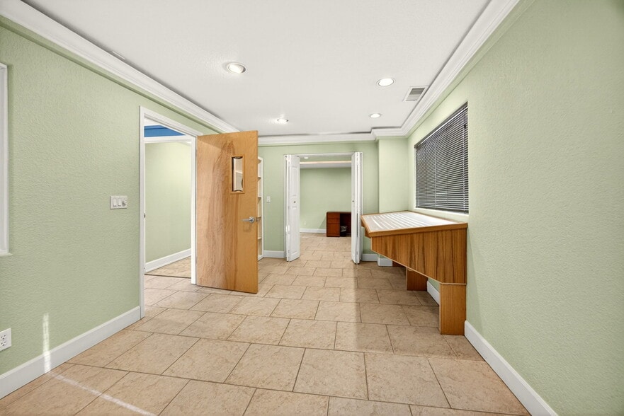 More Photos Of 3100 Merriman Rd, Medford Light Distribution For Sale