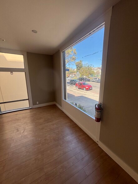 More Photos Of 3008 Lakeshore Ave, Oakland Apartments For Lease