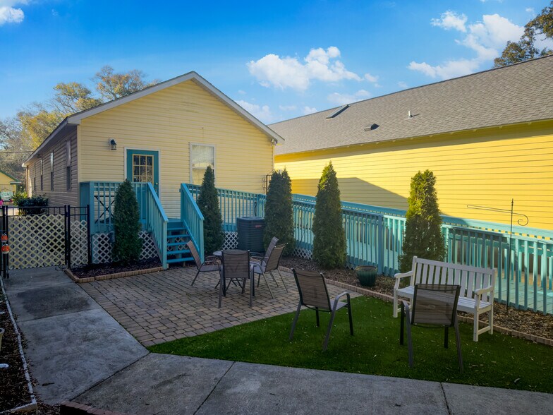 More Photos Of 414 N Howe St, Southport Office For Sale
