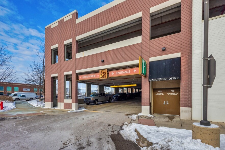More Photos Of 720-780 Village Center Dr, Burr Ridge Storefront Retail Office For Sale
