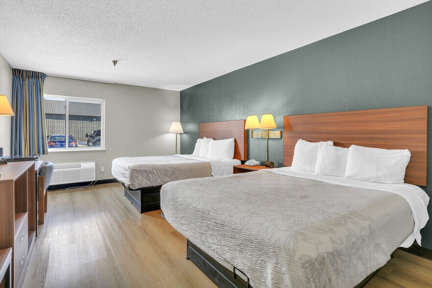 More Photos Of 630 W Main St, El Paso Hotel For Sale