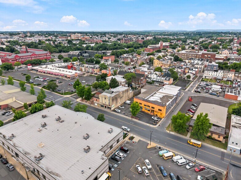 More Photos Of 145-555 Hamilton St, Allentown Showroom For Lease