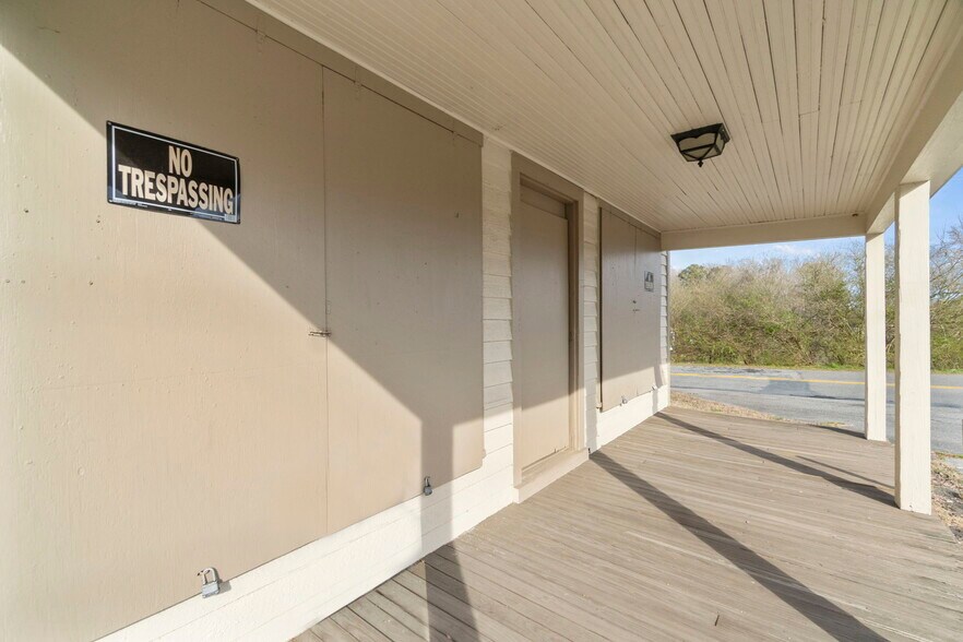 More Photos Of 10290 John Clayton Memorial Hwy, Gloucester Freestanding For Sale