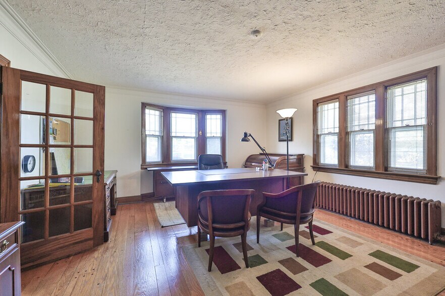 More Photos Of 160 King St E, Mississauga Office For Sale