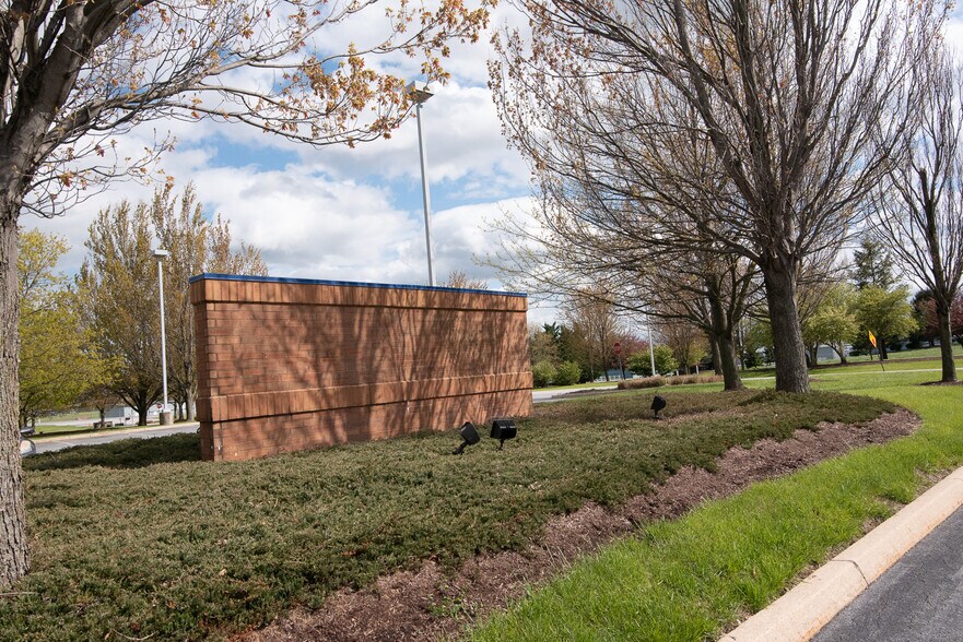 More Photos Of 14700 Citicorp Dr, Hagerstown Office For Sale