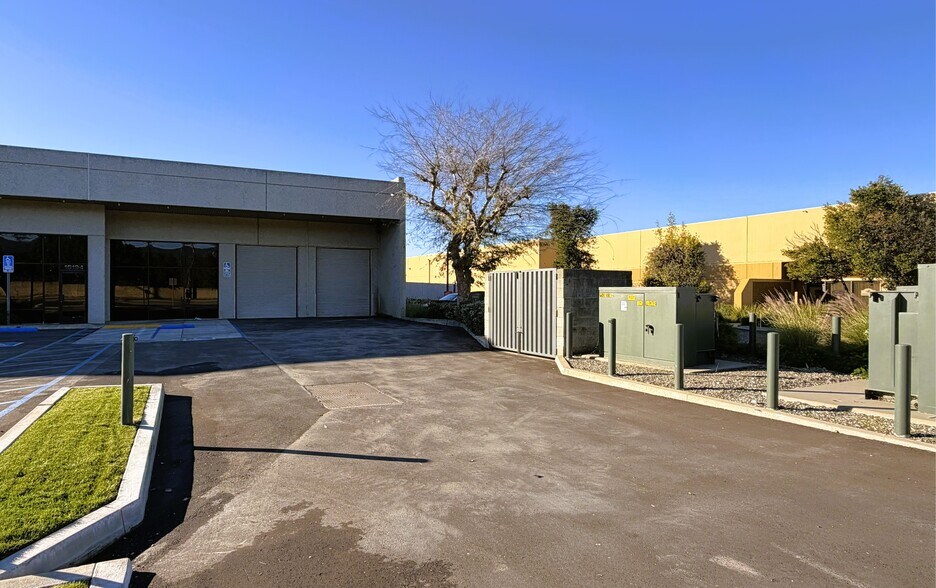 More Photos Of 5539 Ayon Ave, Irwindale Unknown For Lease