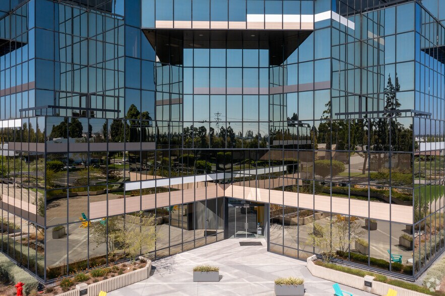 More Photos Of 3100 S Harbor Blvd, Santa Ana Office For Sale