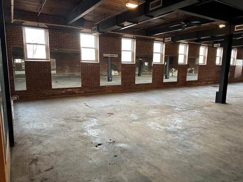 More Photos Of 444 Hartford Pike, Dayville Freestanding For Sale