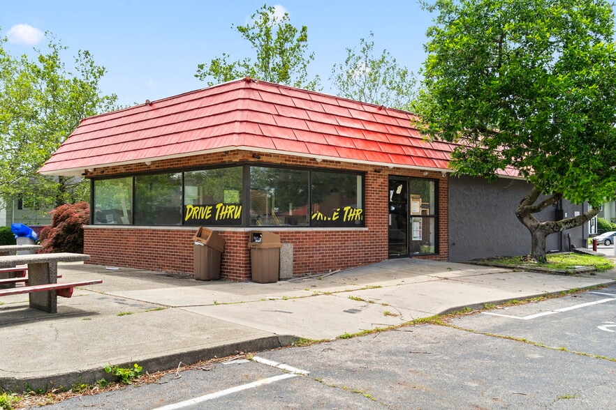 More Photos Of 1900 Tamarack Cir S, Columbus Fast Food For Lease