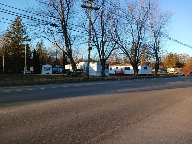 More Photos Of 5 Maple St, Baileyville Manufactured Housing Mobile Home Park For Sale