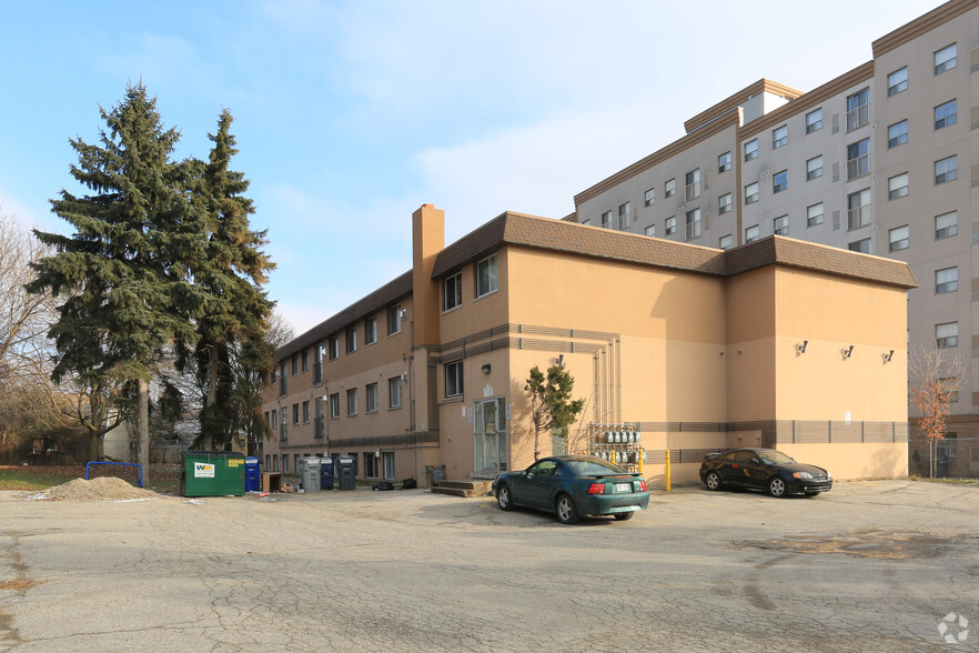 Primary Photo Of 581 Strasburg Rd, Kitchener Apartments For Sale