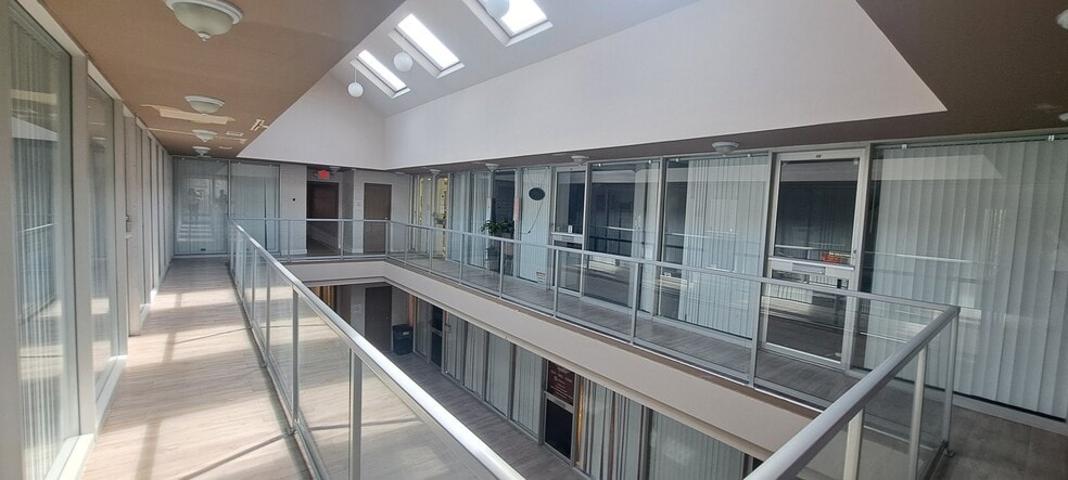 More Photos Of 7000 W North Ave, Chicago Office For Sale