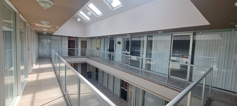 More Photos Of 7000 W North Ave, Chicago Office For Sale