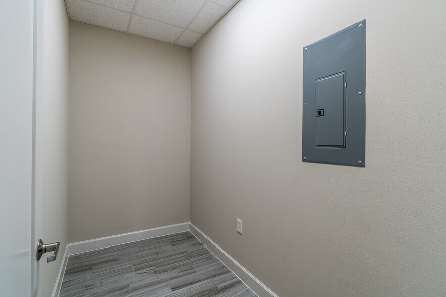 More Photos Of 8118 Fry Rd, Cypress Medical For Lease
