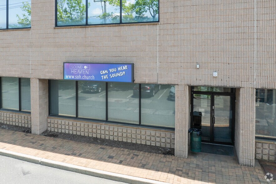 More Photos Of 375 Commack Rd, Deer Park Office For Lease