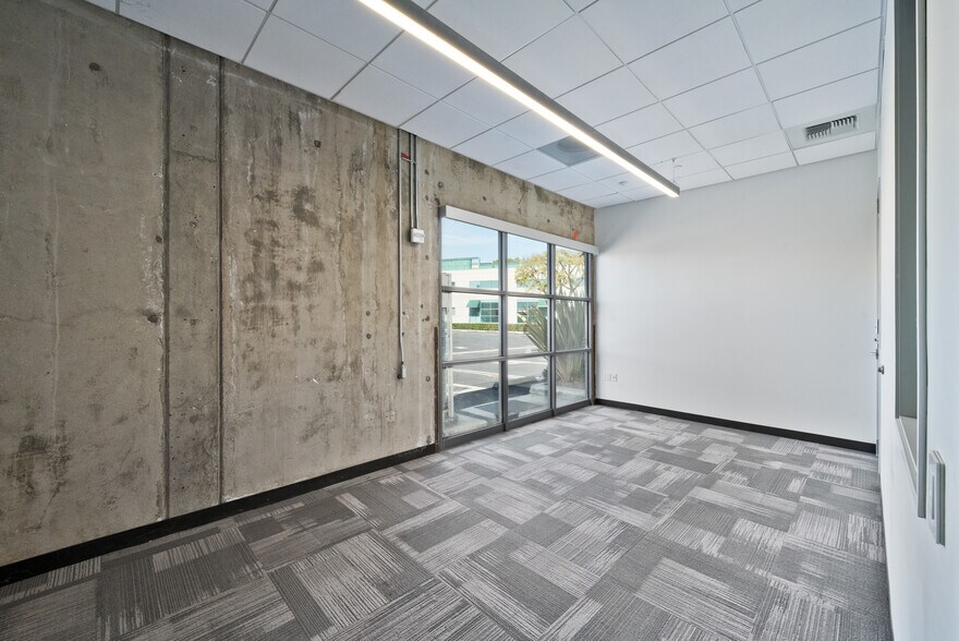 More Photos Of 10567 Jefferson Blvd, Culver City Loft Creative Space For Lease