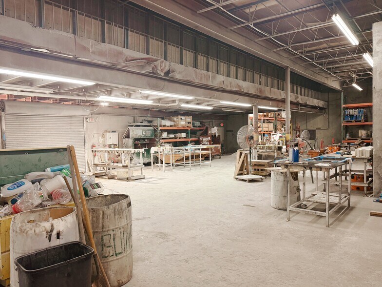 More Photos Of 3750 NW 43rd St, Hialeah Warehouse For Sale