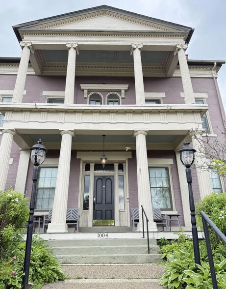 More Photos Of 1004 Park Ave, Galena Specialty For Sale