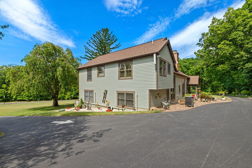 More Photos Of 40 Hospital Rd, Gettysburg Hotel For Sale