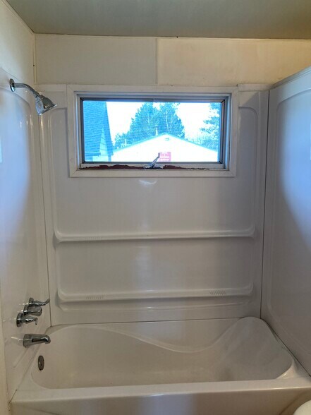 More Photos Of 5215 Rice Lake Rd, Duluth Schools For Lease