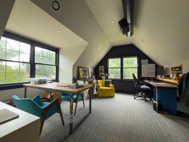 More Photos Of 590 Mimosa Blvd, Roswell Restaurant For Lease