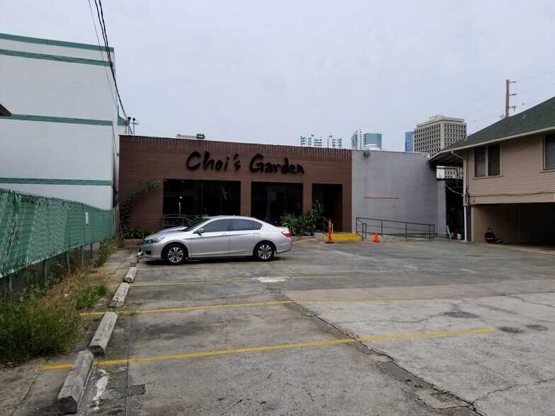 More Photos Of 1303 Rycroft St, Honolulu Restaurant For Sale